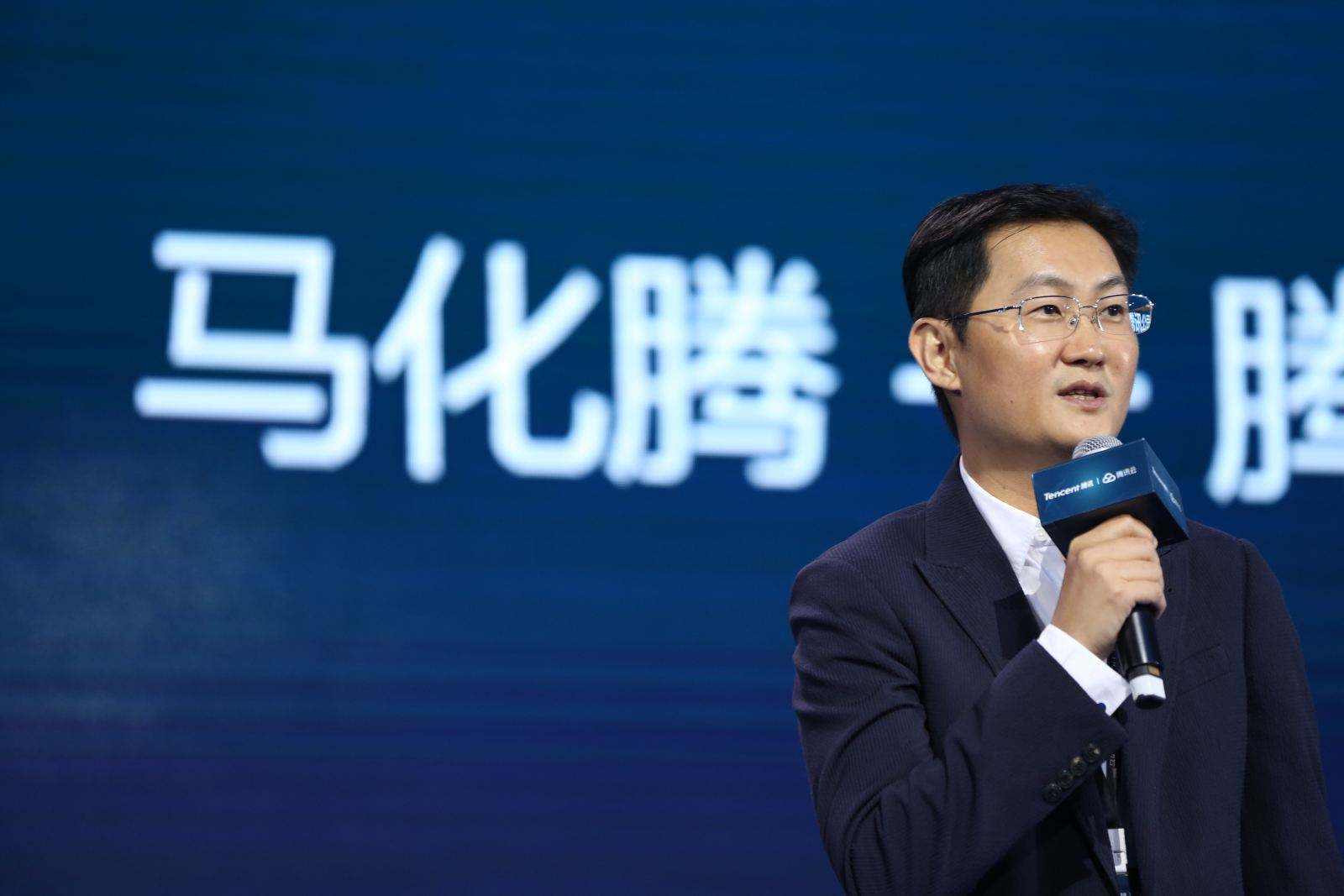 马化腾：不太相信弯道超车 更欣赏仰望星空和脚踏实地