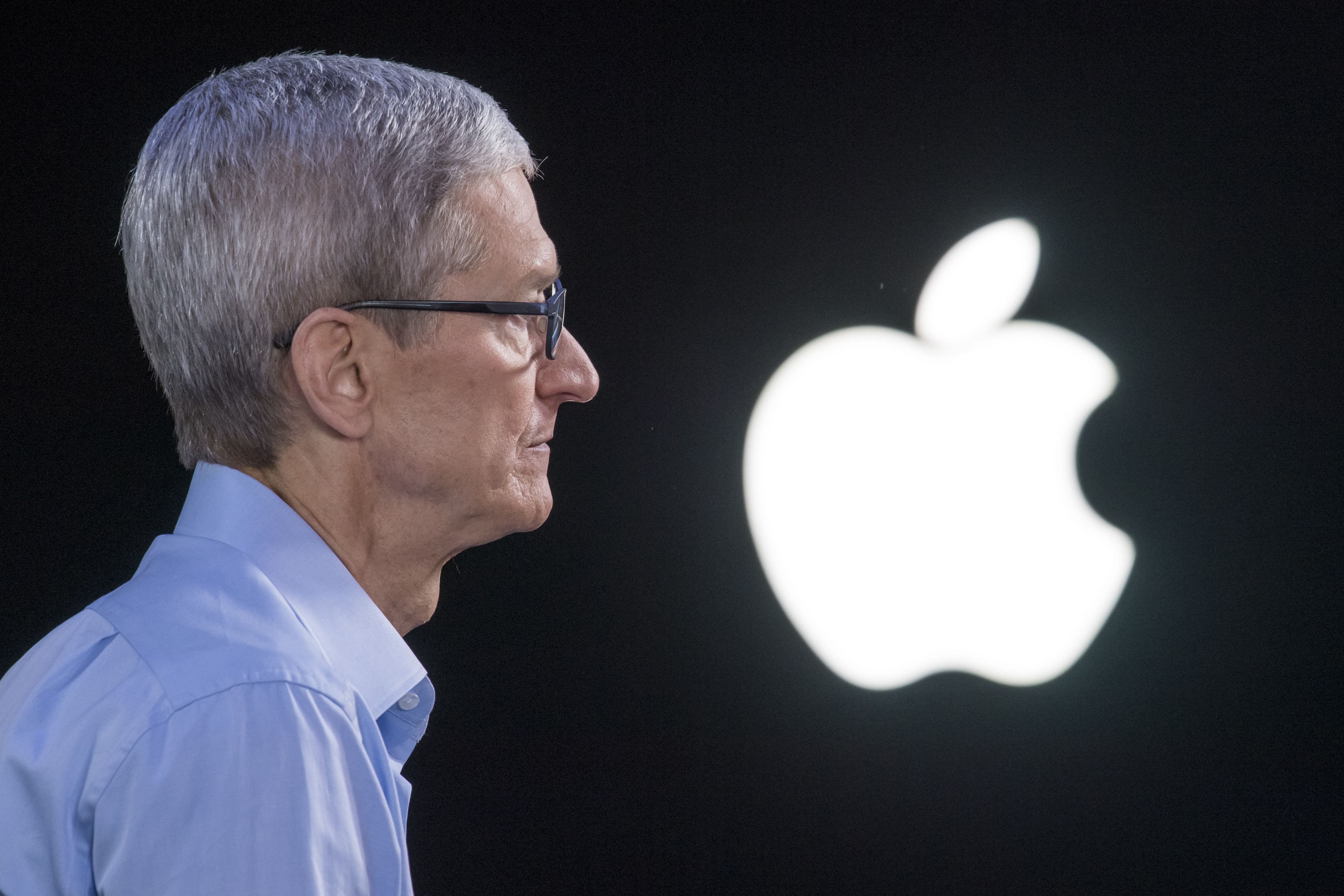 苹果承认iPhone在中国卖得不好，大幅下调营收预期，盘后大跌8%