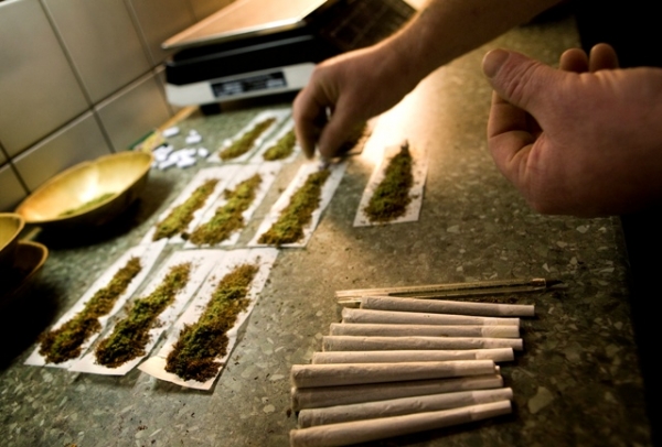 欧美大麻情结：点上一支，抬头挺胸