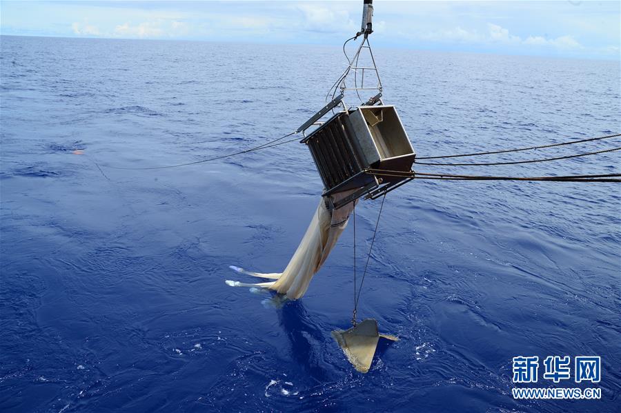 （科技）（1）“科学”号在西太平洋卡罗琳海山开展水体与生态调查