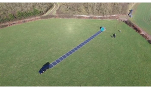 英国小岛测试像地毯一样展开的太阳能电池板 为灾区提供方便