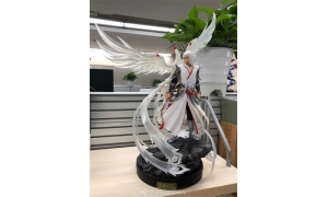 王者荣耀策划亲自开箱凤求凰手办 凤凰盘旋背后潇洒之极