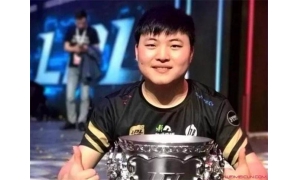 UZI直播撞车输给文森特，被喷后他的反应让观众点赞：成熟多了！