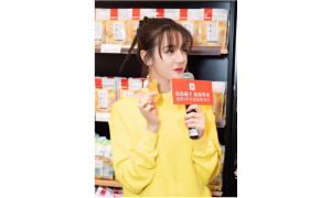 迪丽热巴探秘良品铺子 化身品鉴大师安利心水零食