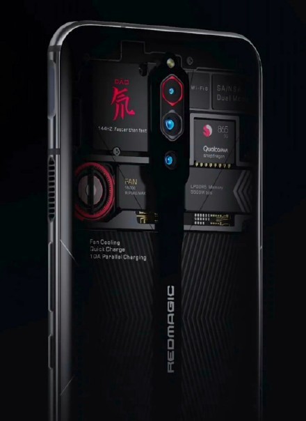 努比亚晒出红魔5g游戏手机透明版