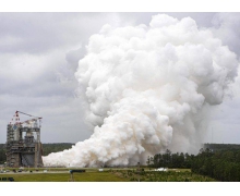 NASA点燃RS-25火箭发动机 为Artemis登月任务进行测试