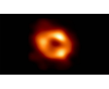 银河系中心黑洞首张照片来了 质量大约是太阳的400万倍