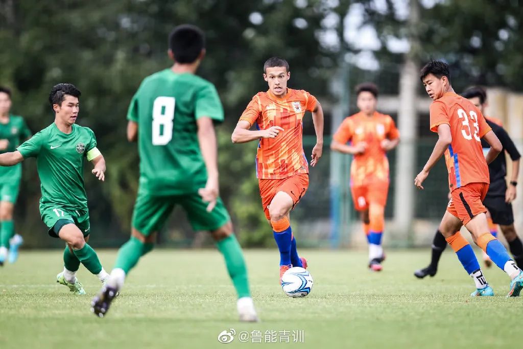 全胜捧杯！周海滨、韩鹏均获转型青训教练后第一冠