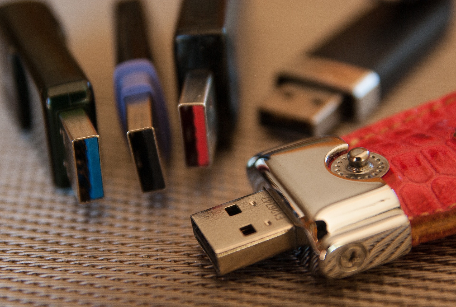 usb-key-gb662c65af_1920.jpg