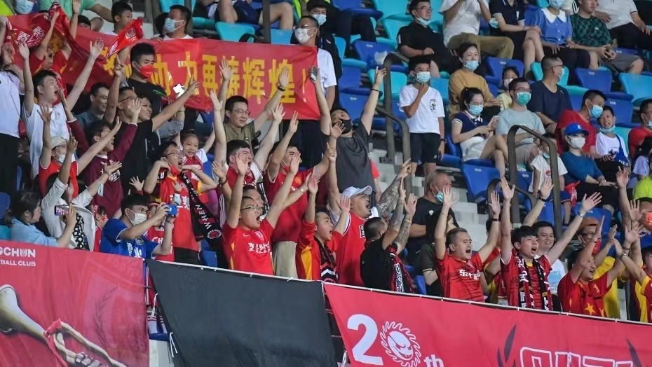 悲哀！中国足球再爆丑闻，足球场将举办飞盘比赛，国足还有希望吗