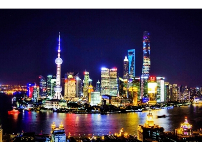 上海的地理位置在经济发展上要优于香港吗？