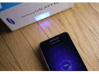 具有投影仪的 Android 手机： 三星 Galaxy Beam（缩短电池续航）