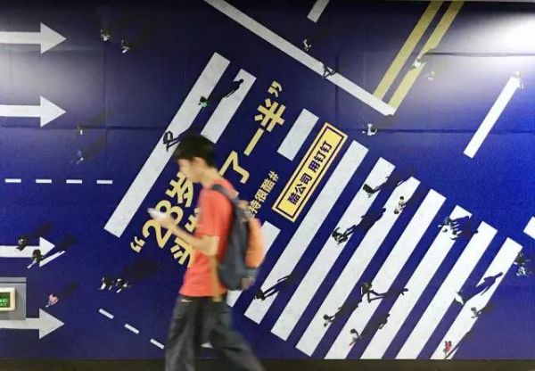 阿里钉钉把“微信推文”印满了地铁!说的全是创业者的痛